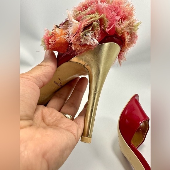Hale Bob patent red leather floral rosette heels size 8 - Picture 5 of 15